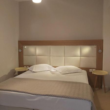 Villa Roussa City Center Тира Экстерьер фото